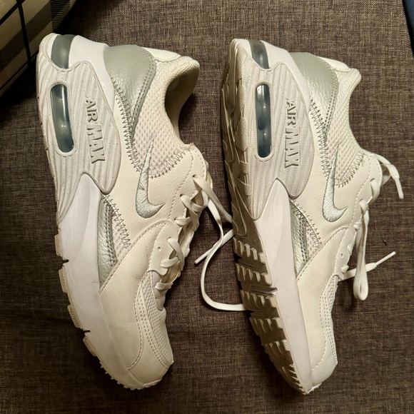 SOLD‼️NIKE Air Max in EUC - Picture 2 of 5